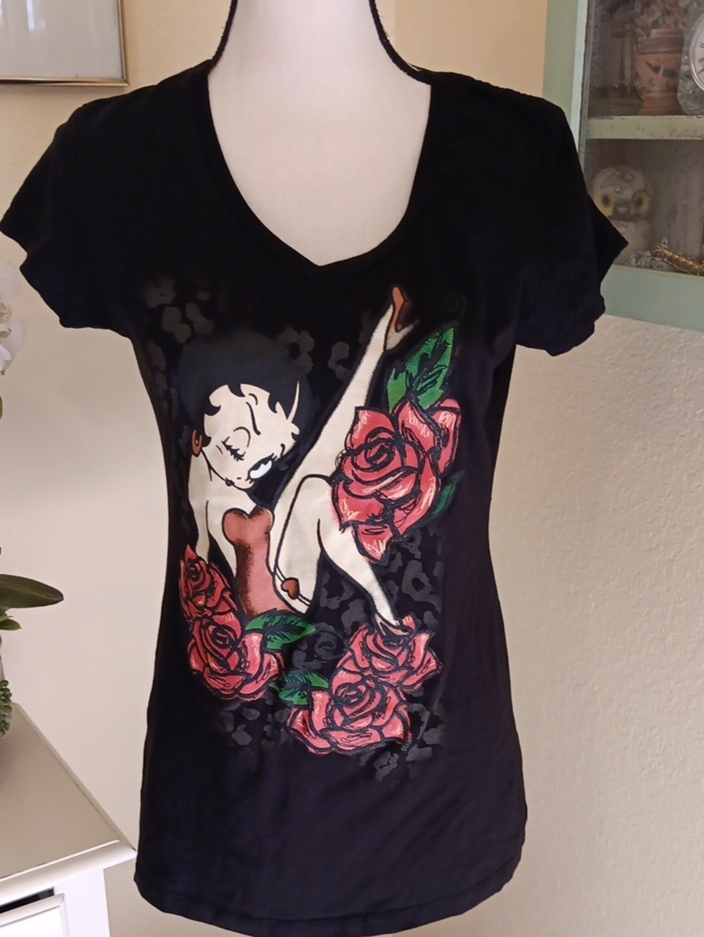 Fame And Fortune Betty Boop Black V-Neck Graphic Tee with Pink Rose Design
